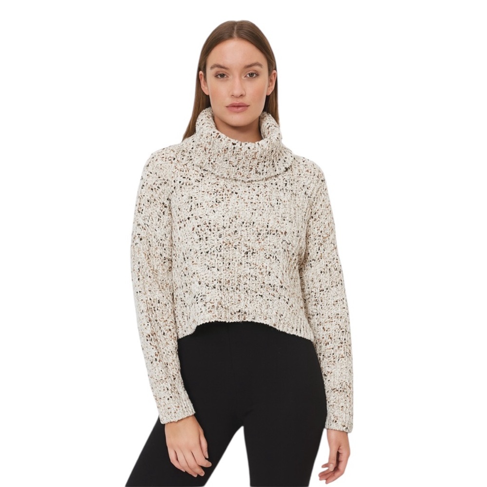 moon & madison Medium Speckled Cream Turtleneck Chunky Sweater